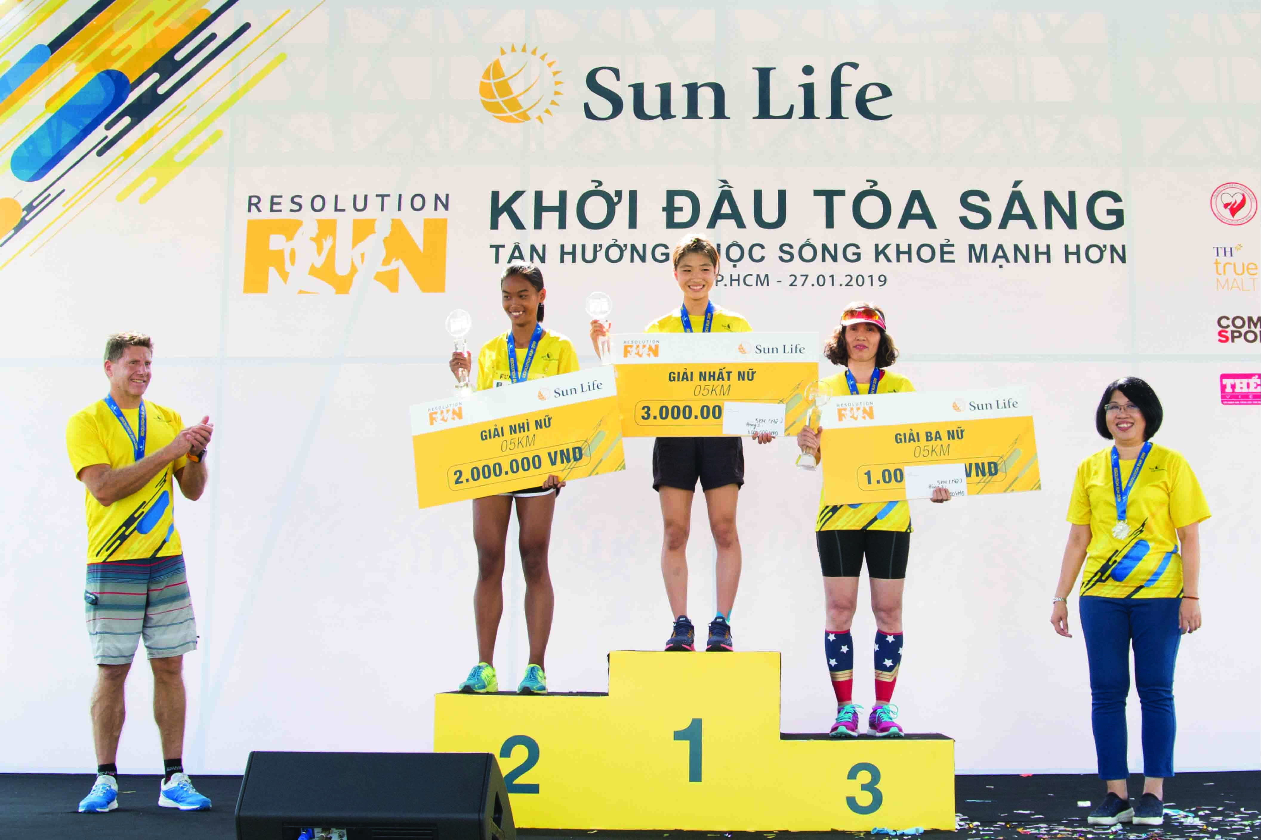Top 3 vận động viên nữ của cự ly 5km tại đường chạy Resolution Run 2019