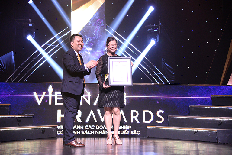 Effective Working  Environment- Môi trường Làm việc tốt, Vietnam HR Awards 2018