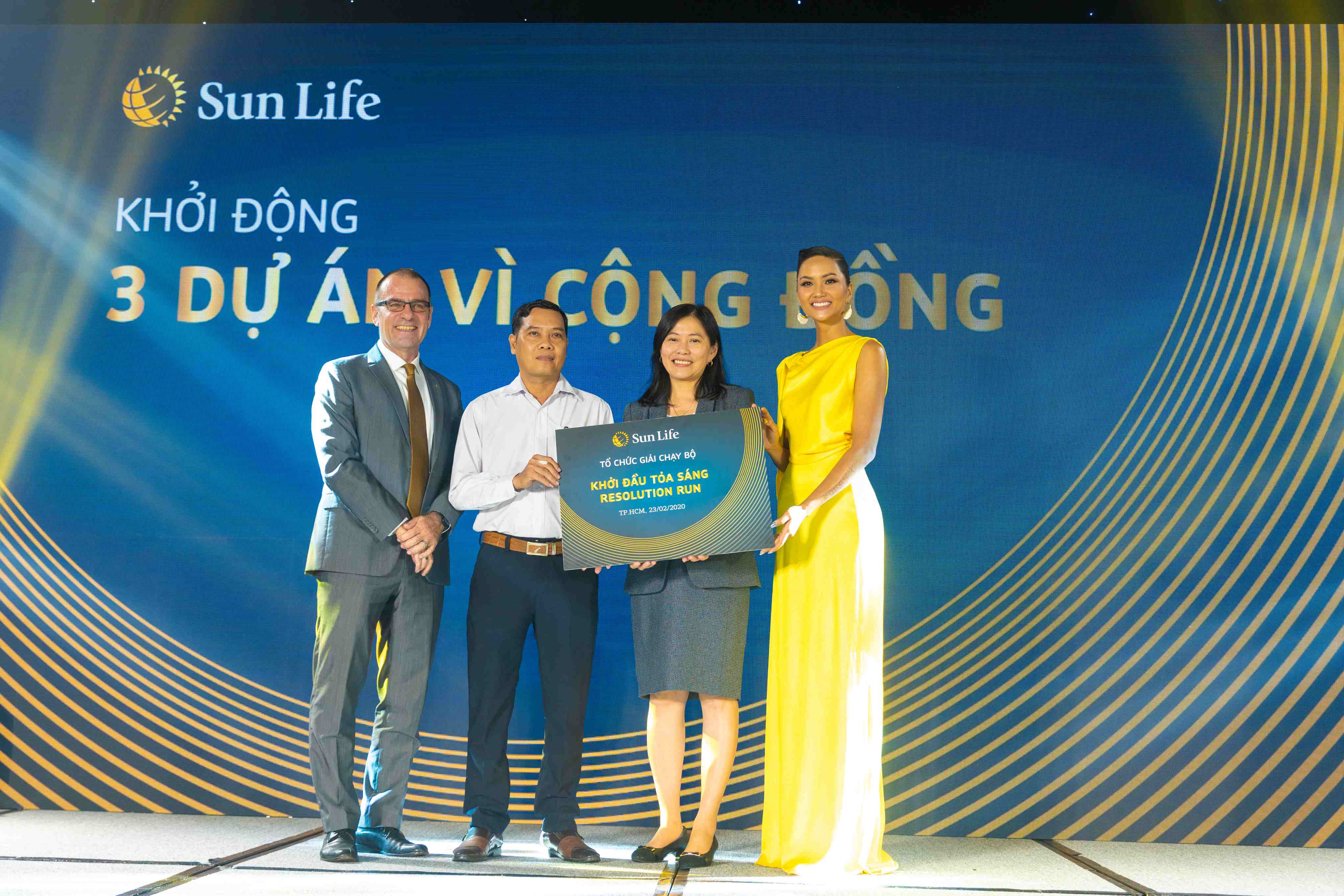 H’Hen Niê đồng hàng cùng giải chạy bộ “Khởi Đầu Tỏa Sáng – Resolution Run”